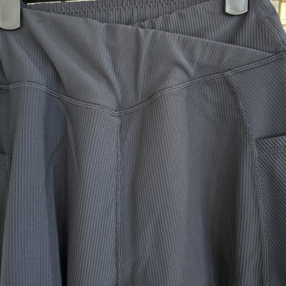 Black Crossover Ribbed Leggings With Pockets​ - Picture 4 of 7
